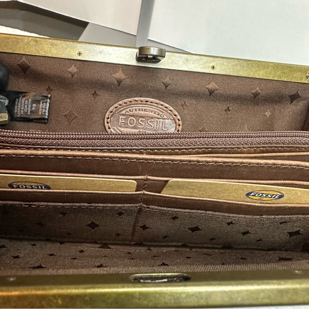 Fossil Brown Leather /clutch Wallet with brush Brass Details - Picture 10 of 17